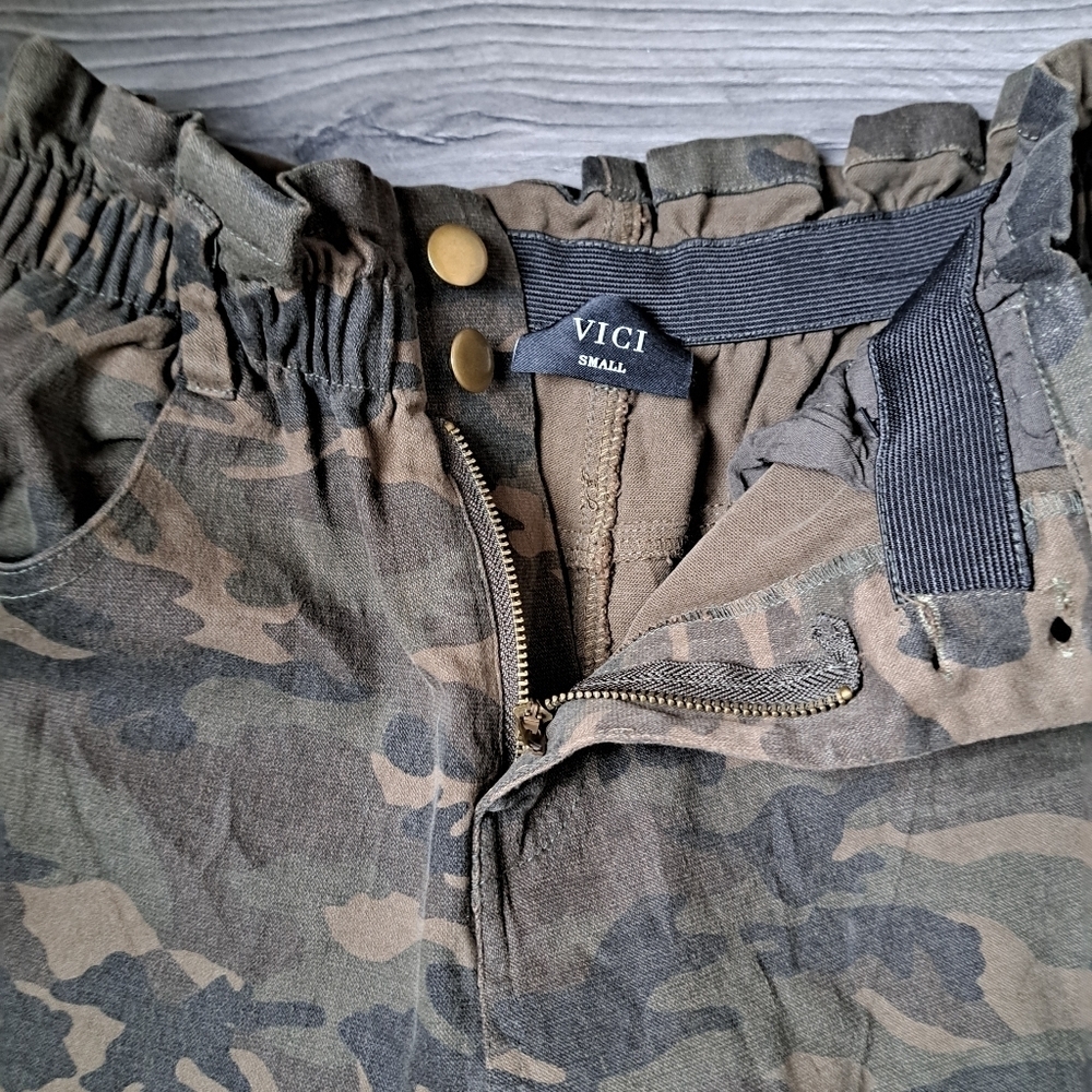 Vici Dime A Dozen Jogger Pants Size Small Camo Elastic Waist Pockets coastal S - Picture 4 of 10